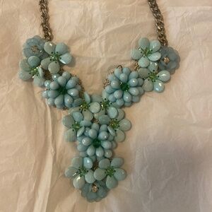 Floral fashion necklace